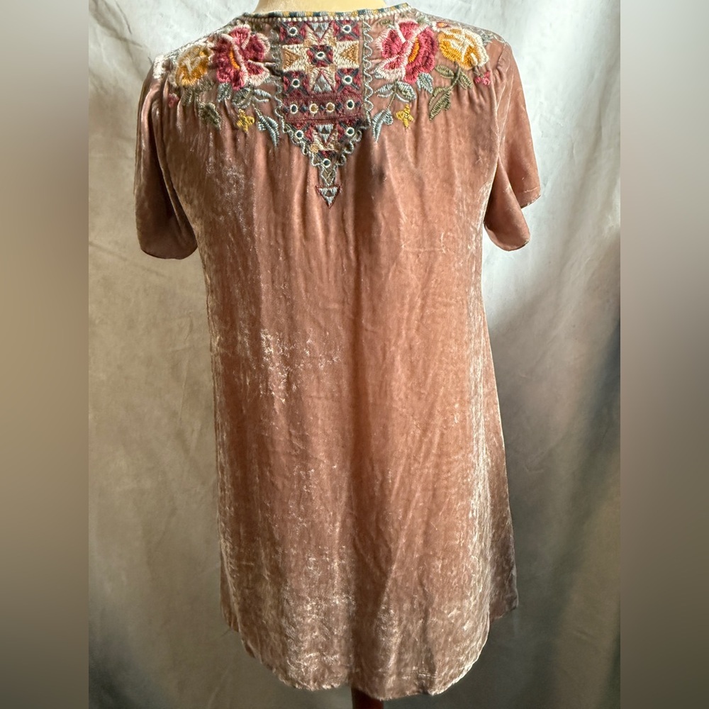 Johnny Was Cherelle Crushed Velvet Drape Tunic Top Embroidered Taupe Floral Boho - Picture 4 of 5